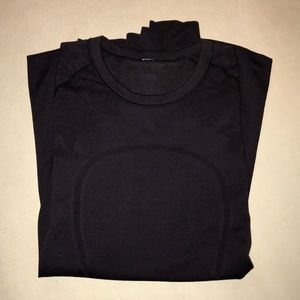 Size 8 lululemon woman’s swiftly shirt deep purple